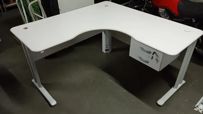 Mesa de Escritório em L - Conservada