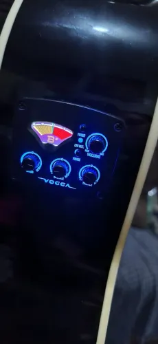 Lindo violão elétrico novo !!