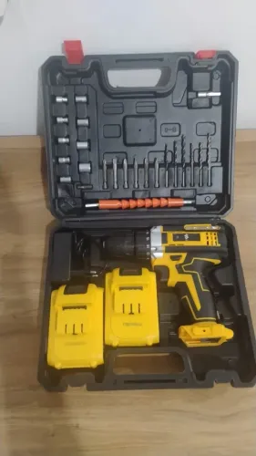 Furadeira com maleta