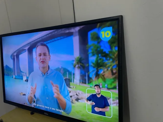 TV PHILCO COM WI-FI