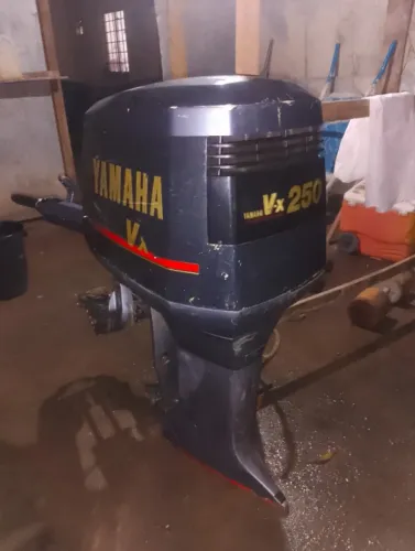Motor 6 cilindros 250 sem a rabeta