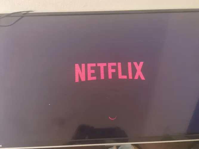 Tv smart 32 Toshiba completa está com uma avaria mais dá pra assistir normal 