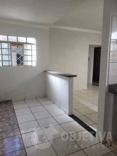 Casa para aluguel, 3 quartos, 1 suíte, 1 vaga, SANTA MONICA - UBERLANDIA/MG
