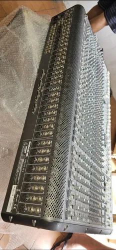 Mesa de som analógica Mackie Onyx 32.4