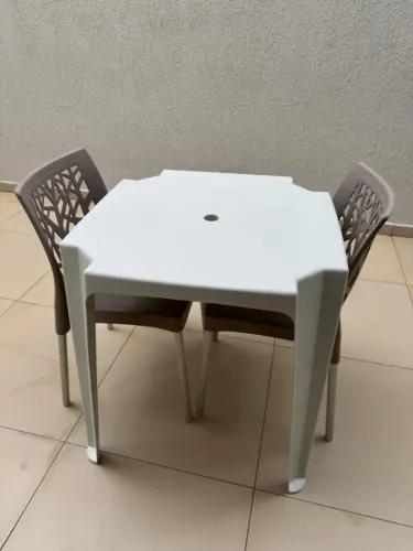 Conjunto de Mesa com 2 Cadeiras - Plástico Resistente