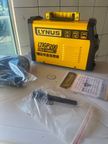 Máquina de solda tig e eletrodo Linus 200.