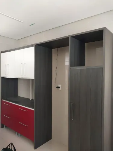 Vendo conjunto de cozinha marca italinea. Com bancada e balcão de pia com pedra mármore