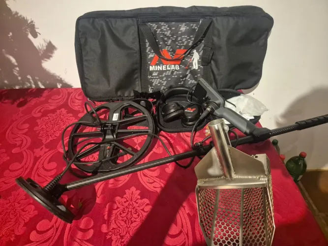 Minelab Equinox 900 + Bolsa + Sand Scoop