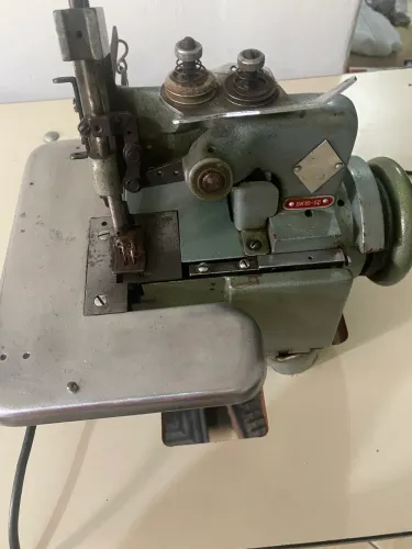 Máquina de Costura Overlock Semi-Industrial Portátil c/ Bancada,