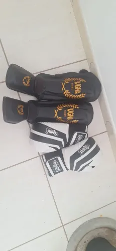 Luvas e Caneleira / Muay Thai