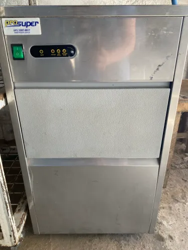 PROSUPER CAPACIDADE 25KG DE GELO DIA