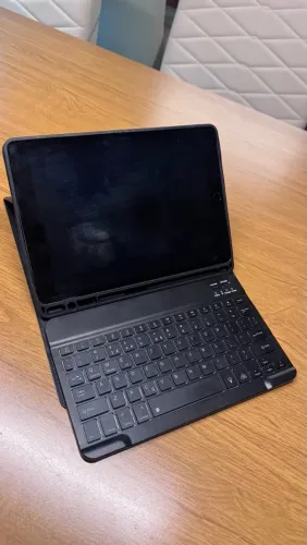 iPad 9ª Geração 64GB, Tela 10,2", Completo com Caixa, Teclado e Acessórios!