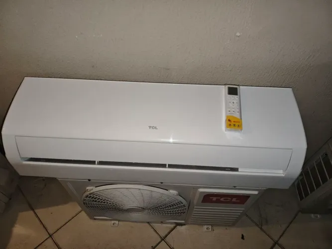 Ar condicionado Split 24000 BTUS TCL Frio com controle e suporte