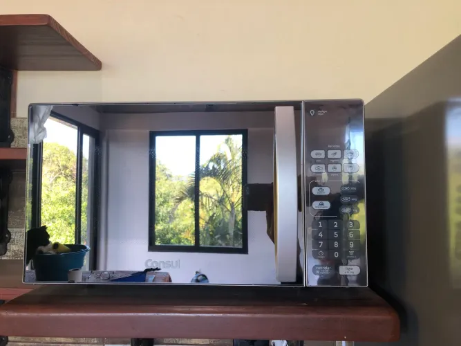 Microondas 20l com defeito