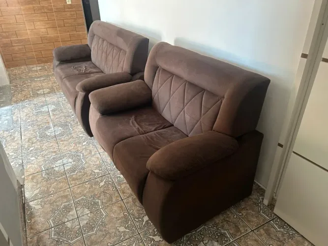 Vendo sofá em bom estado!     R$500     Aceito Pix e dinheiro   Retirada no local.
