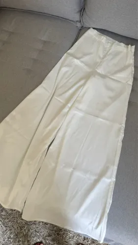 Calça branca em cetim 