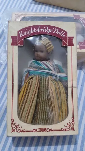 Vendo bonecas colecionáveis Knightsbridge Dolls de porcelana em perfeito estado