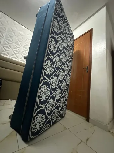 Cama box de solteiro semi nova 