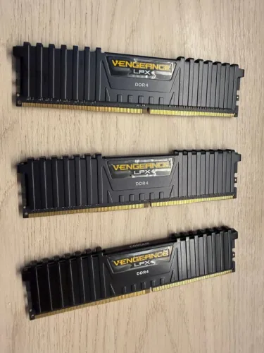 Memória RAM Corsair Vengeance LPX, 24GB (3x8GB) 2400Mhz