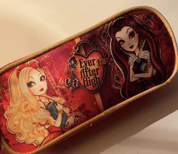 estojo ever after high