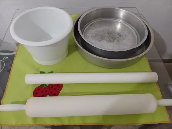 Material de confeitaria em bom estado de uso!