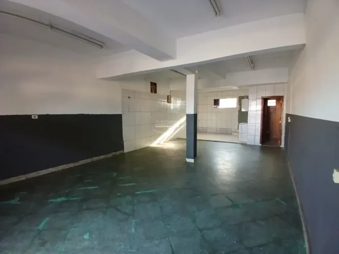 Salão comercial para alugar no bairro Vila Rezende, Piracicaba.
