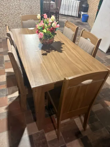 Mesa com  6 cadeiras 