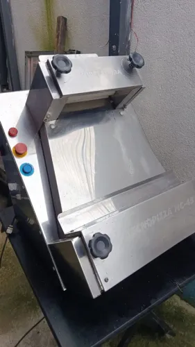 Modeladora de massa de pizza semi nova