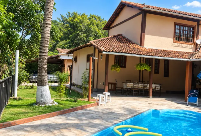 Casa para alugar na Rua Luxemburgo, Várzea das Moças, Niterói - RJ