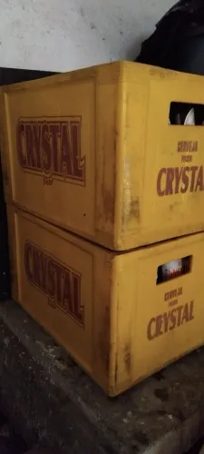 Engradado de cerveja com vasilhames 