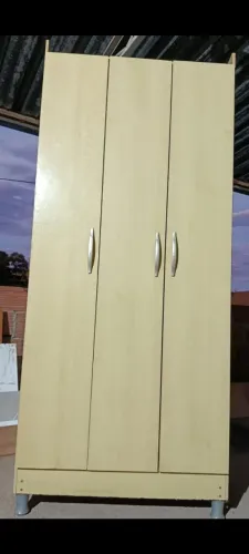 Guarda roupa de solteiro 