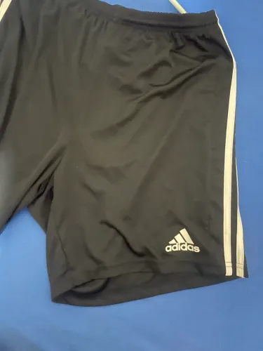 Short adidas original usado menos de 10 vezes