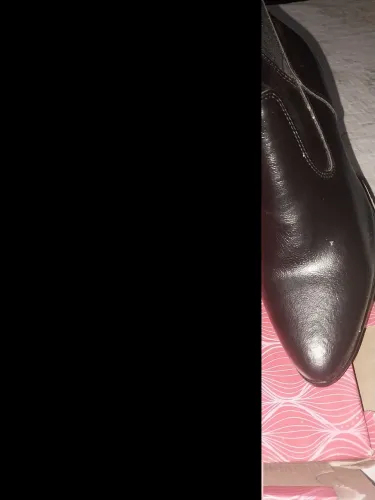 Bota cano longo preta número 39 zero na caixa motivo da venda porque chegou a numeração