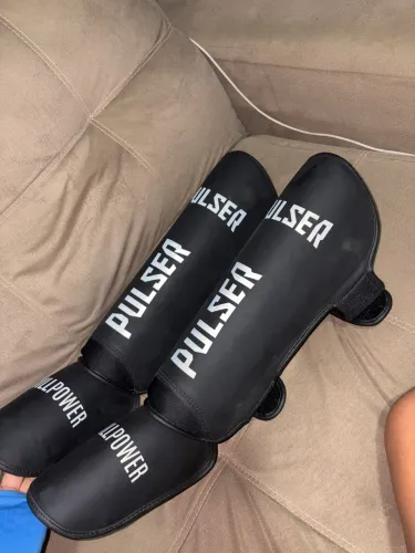 Caneleira de Muay Thai