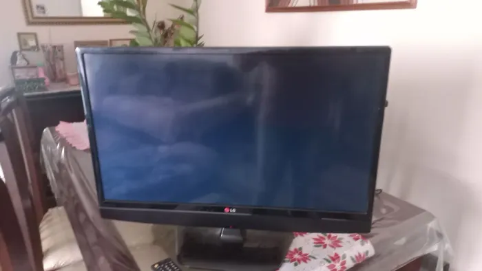 Televisão  28 polegadas  seminova 