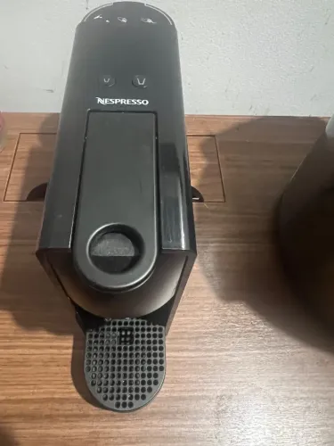 Nespresso Mini preta linda