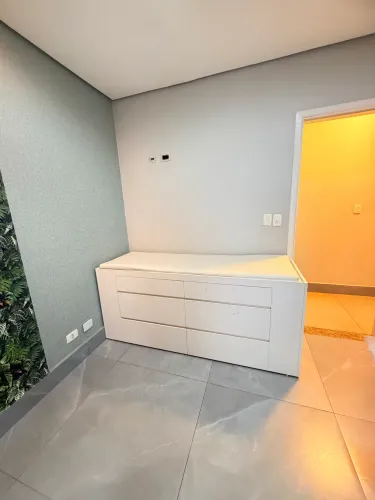 Maca em perfeito estado com gaveteiro