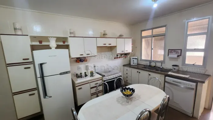 Centro / Edifício José Signorini - Apartamento com 03 dormitórios com armários e ar condic