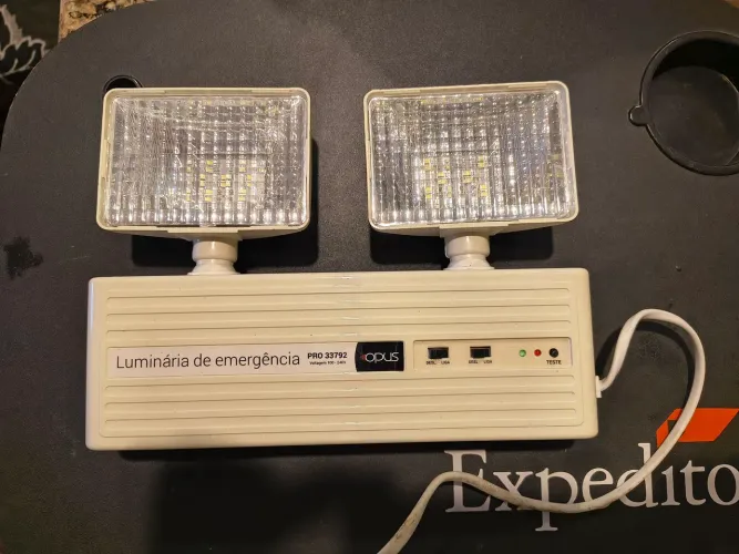 Luz emergência Opus