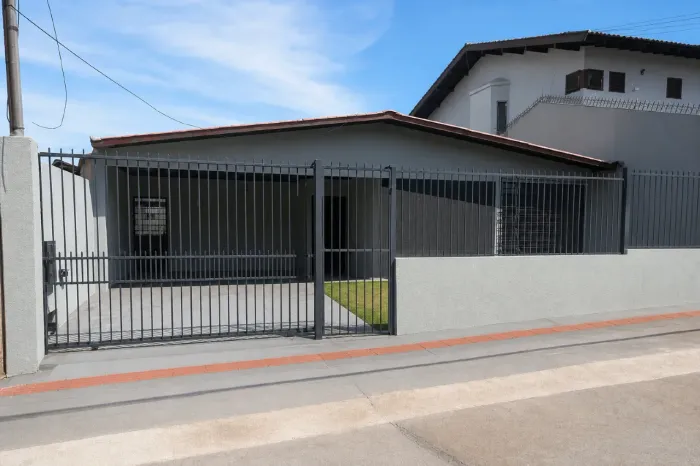 | Casa comercial | Bancários | à venda | 5 quartos | 4 vagas | Londrina