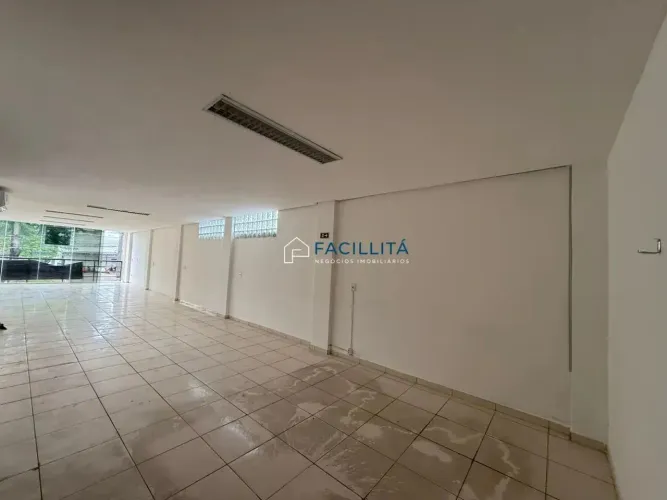 Prédio Comercial com 4 Andares na Av. Djalma Batista  Venda ou Locação-Manaus/AM