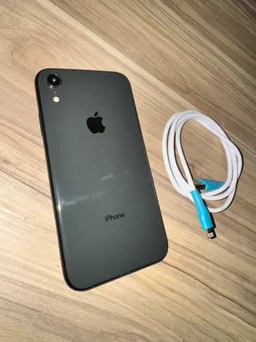 IPHONE XR 128gb + CABO + CAPINHAS