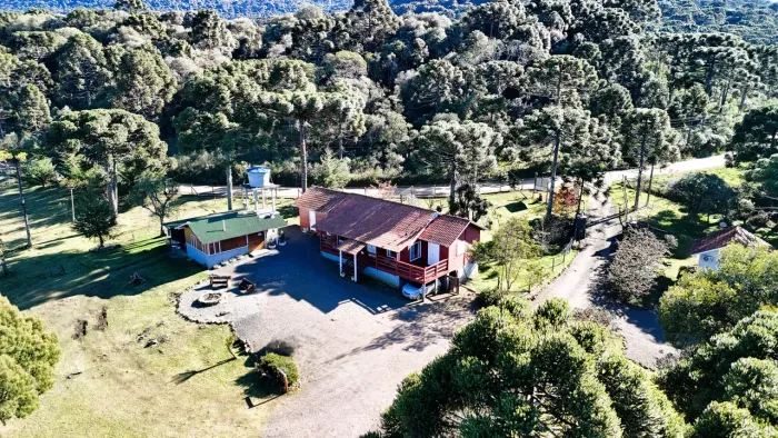 10 Cabanas à Venda em Urubici | Propriedade de 7,4 Hectares com Lago e Vista 360°