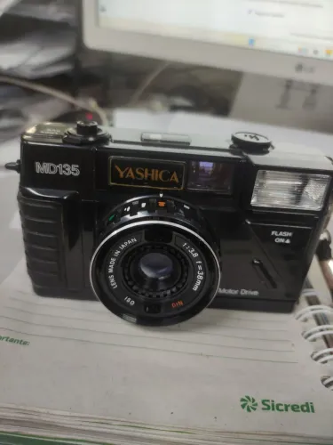 CÂMERA FOTOGRÁFICA YASHICA MD135