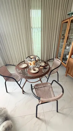 Vendo mesa externa com 4 cadeiras