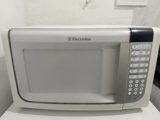 Vendo microondas Eletrolux 8 kilos 