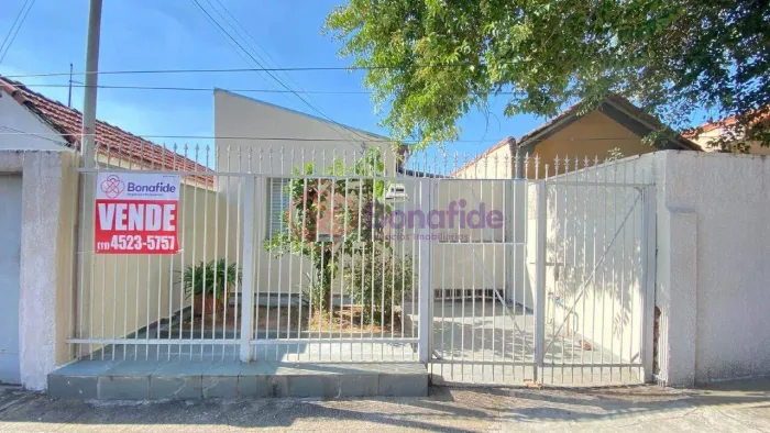 Casa térrea para VENDA, localizada no bairro VILA RIO BRANCO, na cidade de JUNDIAÍ.