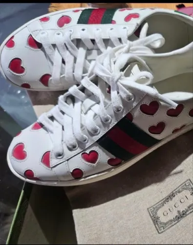 Título: Tênis Gucci Ace Hearts - Original e com Caixa  Tênis Gucci Ace com estampa