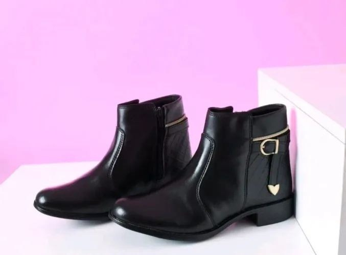 Bota feminina preta! Tamanho 38