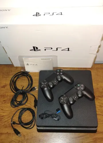 PS4 Slim 1TB + 2 Controles Originais